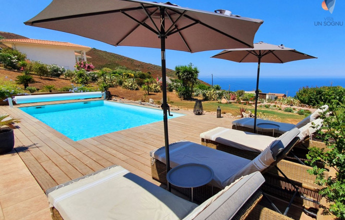 N &deg; bed and Breakfast24931 CALCATOGGIO - Corse - Villa Un Sognu - Chambre d'h&ocirc;tes &agrave; Calcatoggio, la C&ocirc;te Ouest, Corse du Sud, labellis&eacute; G&icirc;tes de France : l'espace piscine