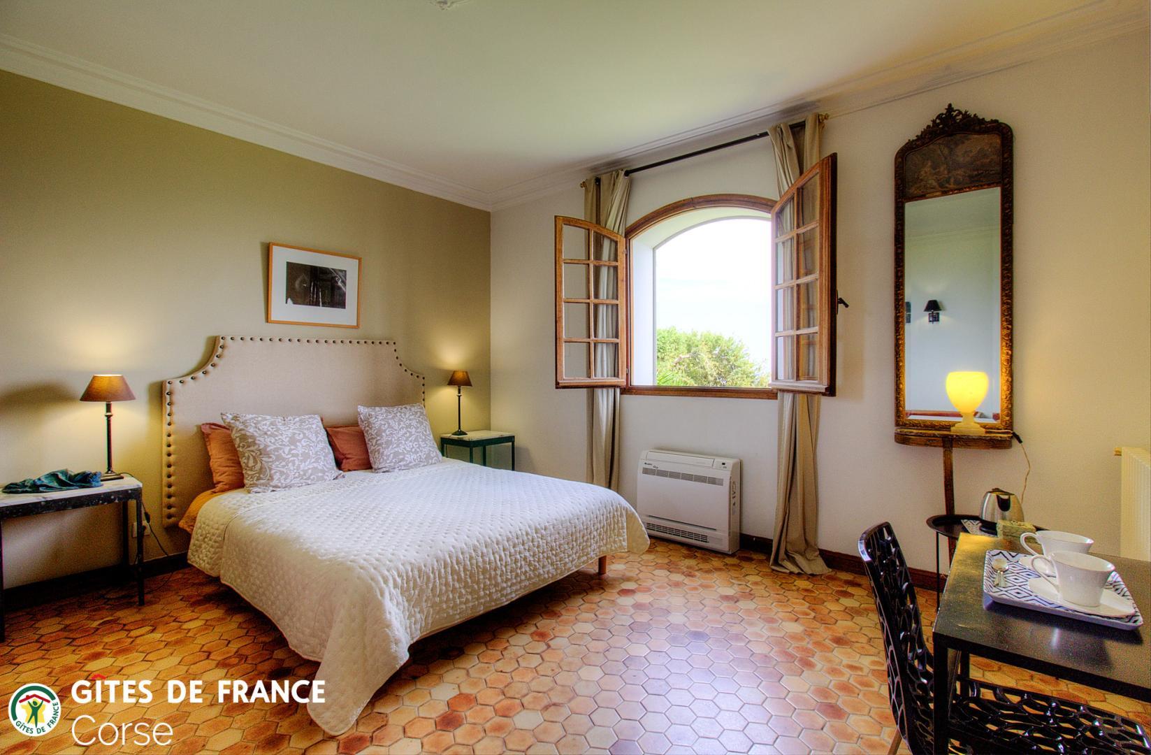 Maison d'hôtes à Brando, Grand Bastia, Haute-Corse, labellisée Gîtes de France Corse : la chambre Elba photo 17
