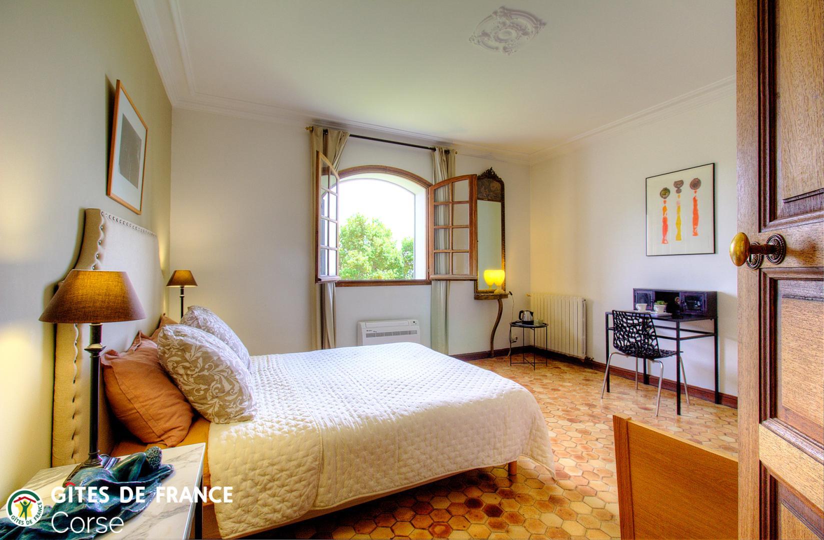 Maison d'hôtes à Brando, Grand Bastia, Haute-Corse, labellisée Gîtes de France Corse : la chambre Elba photo 19