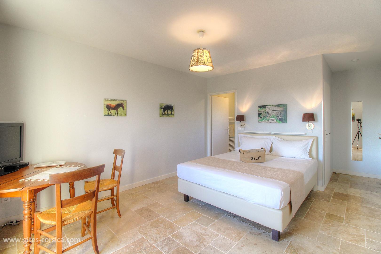 Chambre d'hôtes à Sainte-Lucie de Porto-Vecchio, le Sud Corse : la chambre Punta di l'Ortu photo 25