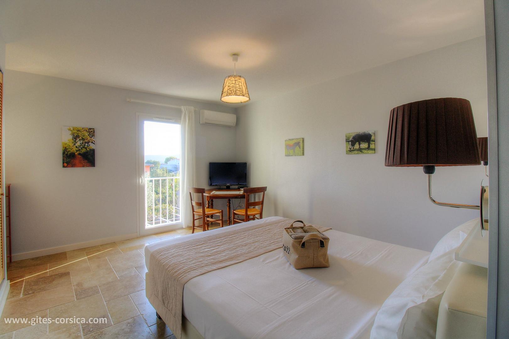 Chambre d'hôtes à Sainte-Lucie de Porto-Vecchio, le Sud Corse : la chambre Punta di l'Ortu photo 28