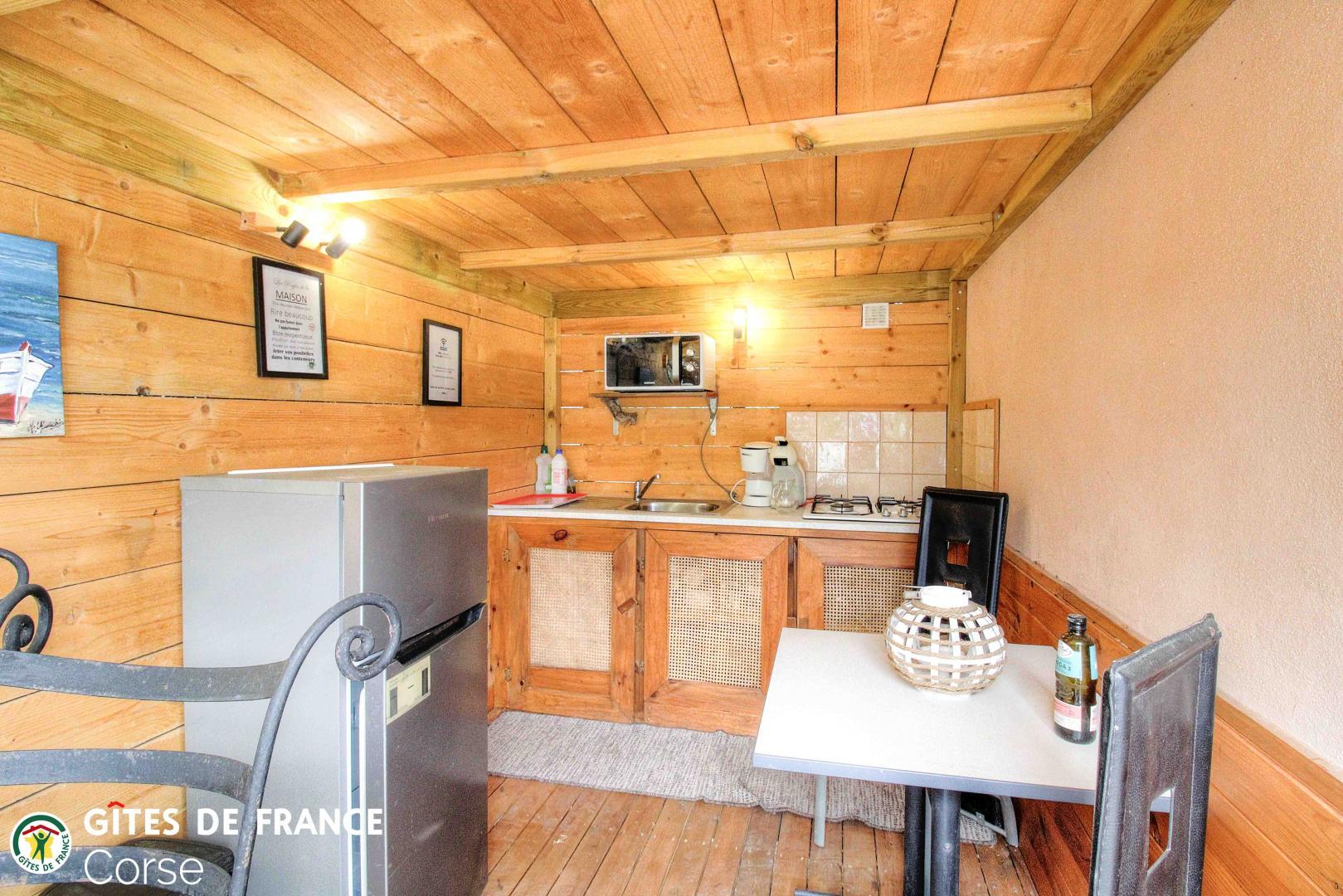 Chambre d'Hôtes à Pianotoli Caldarello - le sud Corse - labellisé Gîtes de France : La cuisine extérieure photo 10