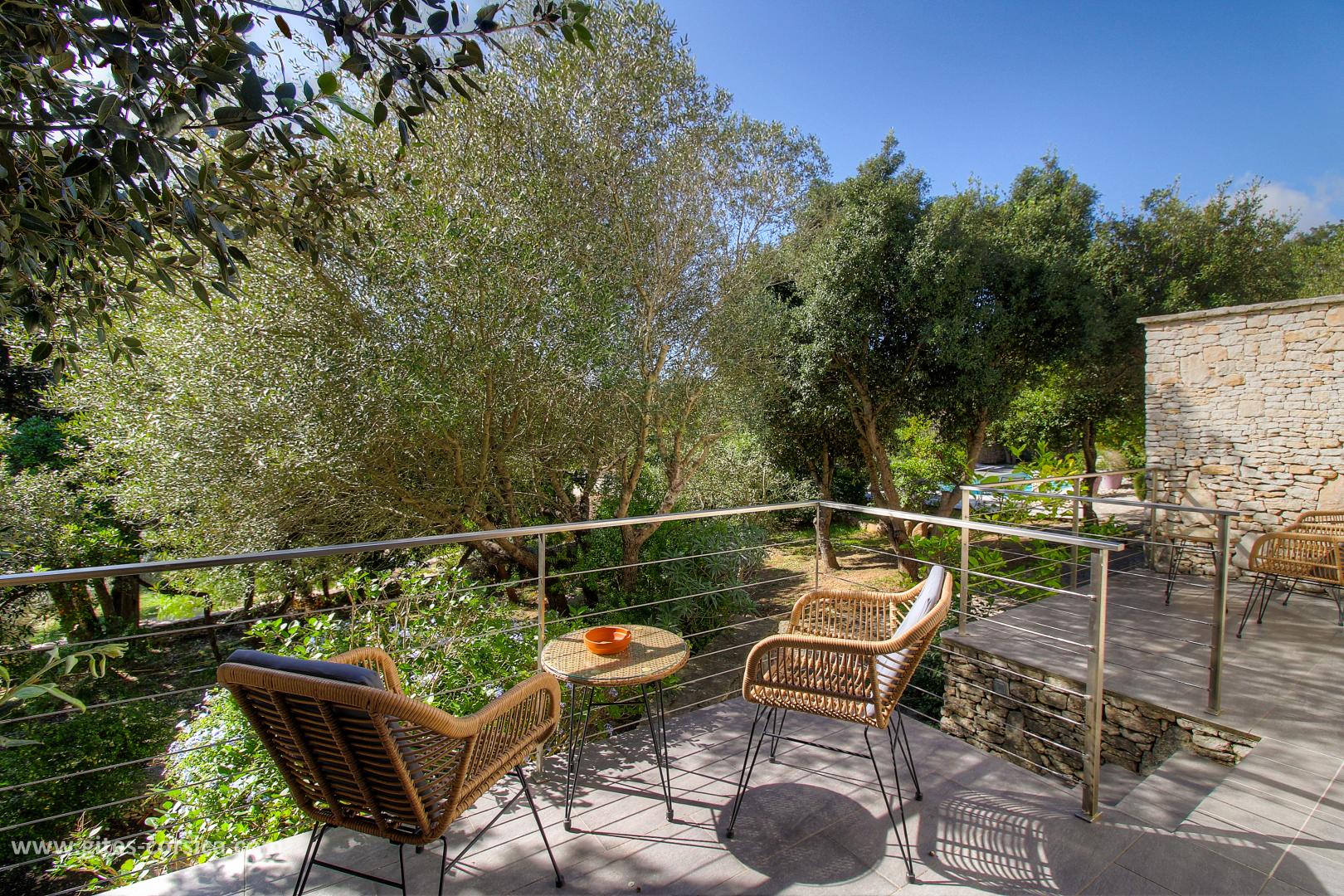 Chambres d'hôtes à Bonifacio, le sud Corse, labellisé Gîtes de France : la terrasse de la chambre Laetitia photo 3