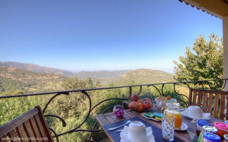 N &deg; bed and Breakfast55751 Nessa - Corse - Maison d'h&ocirc;tes &agrave; Nessa, Balagne, Haute-Corse, labellis&eacute; G&icirc;tes de France : la terrasse