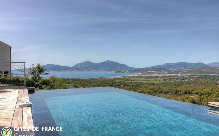 N &deg; bed and Breakfast28751 Porticcio - Corse - Chambre d'h&ocirc;tes &agrave; Sainte-Lucie de Porto-Vecchio, le Sud Corse :la piscine et la vue