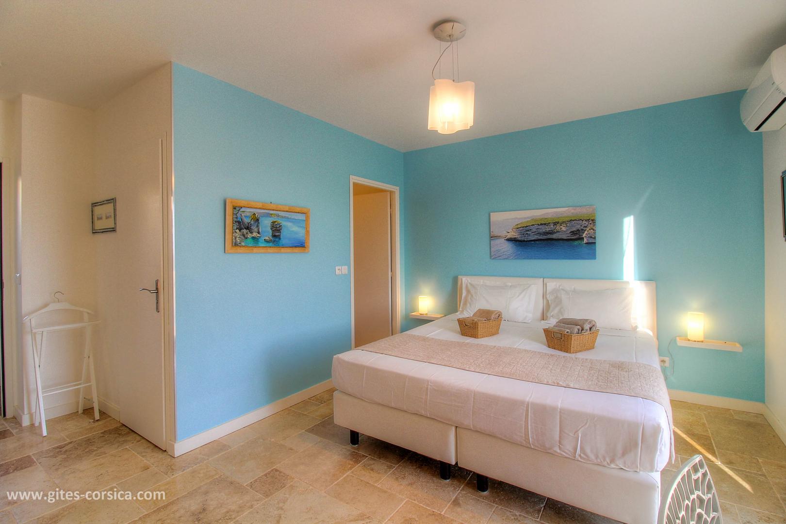 Chambre d'hôtes à Sainte-Lucie de Porto-Vecchio, le Sud Corse : la chambre Fautea photo 12
