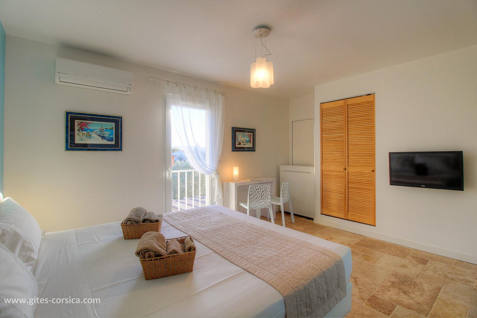 Chambre d'hôtes à Sainte-Lucie de Porto-Vecchio, le Sud Corse : la chambre Fautea photo 13
