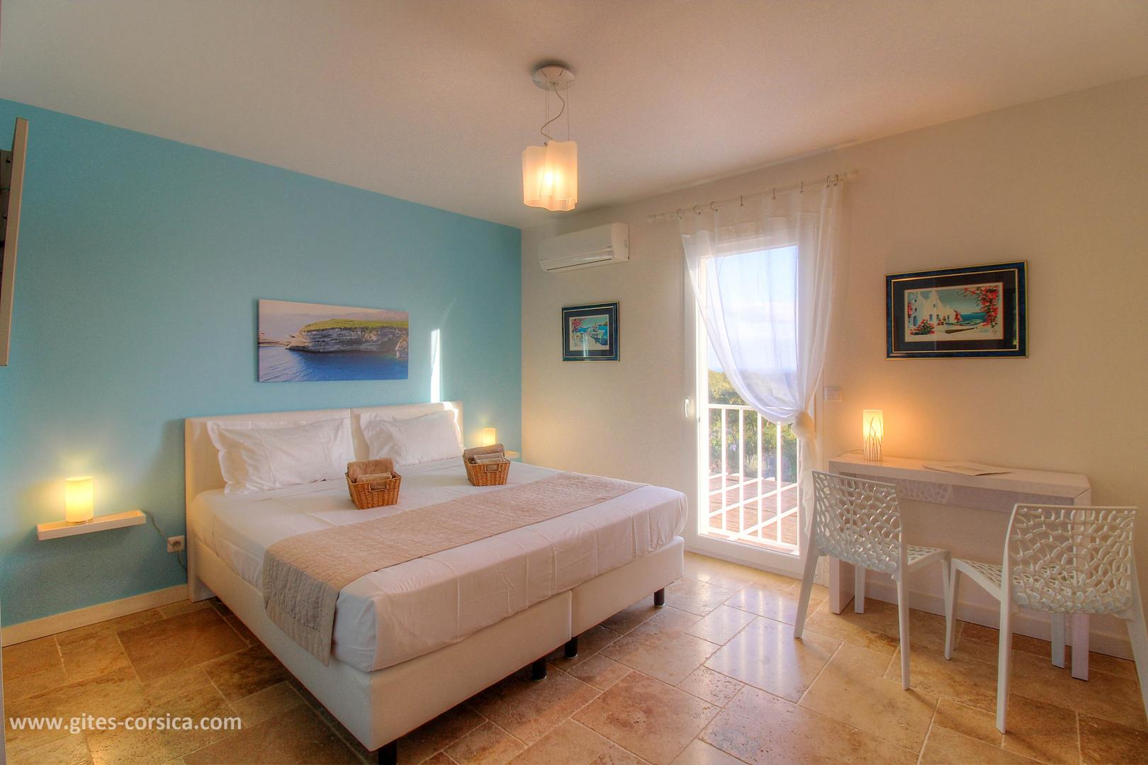 Chambre d'hôtes à Sainte-Lucie de Porto-Vecchio, le Sud Corse : la chambre Fautea photo 10