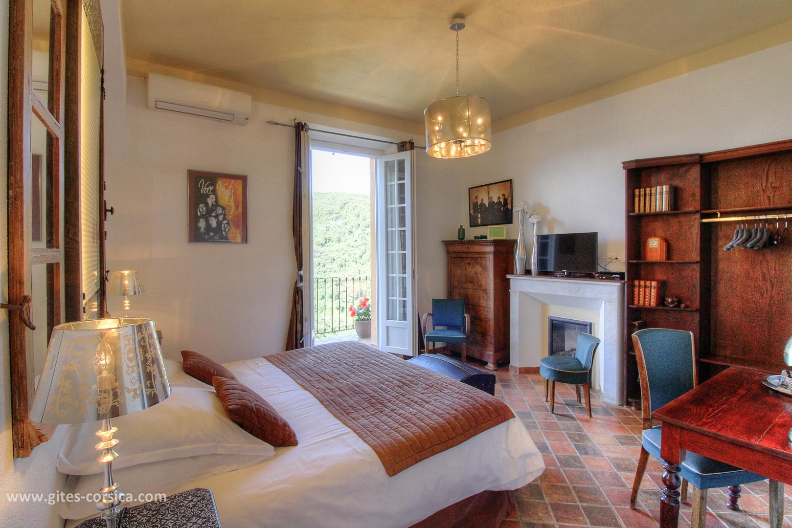 Chambres d'hôtes à Pila Canale, le grand Valinco, en Corse du Sud, labellisé Gîtes de France : la chambre Voce Ventu photo 4
