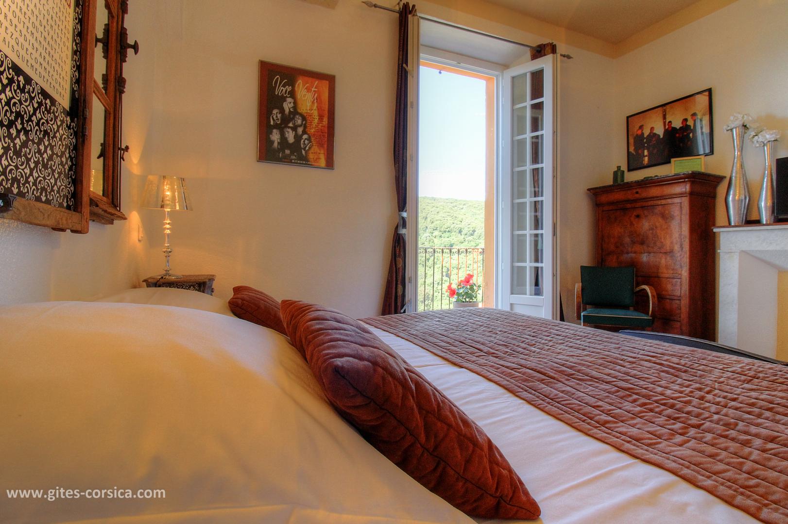 Chambres d'hôtes à Pila Canale, le grand Valinco, en Corse du Sud, labellisé Gîtes de France : la chambre Voce Ventu photo 8