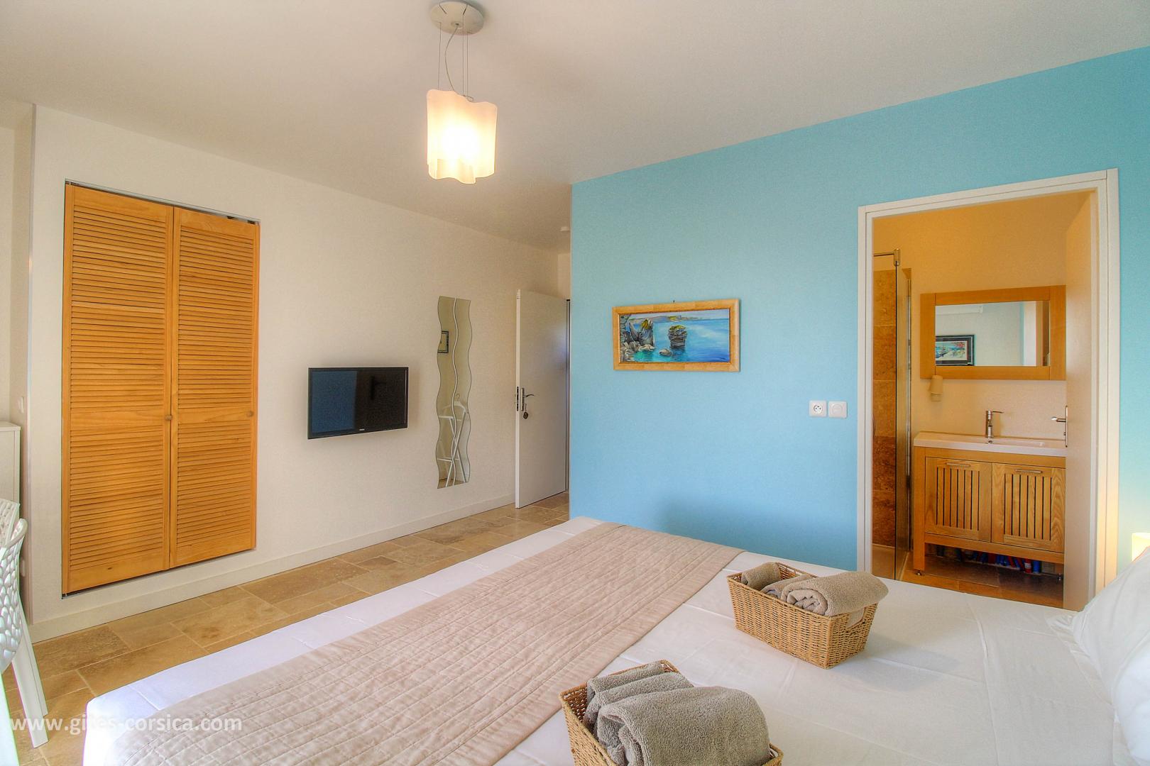 Chambre d'hôtes à Sainte-Lucie de Porto-Vecchio, le Sud Corse : la chambre Fautea photo 14