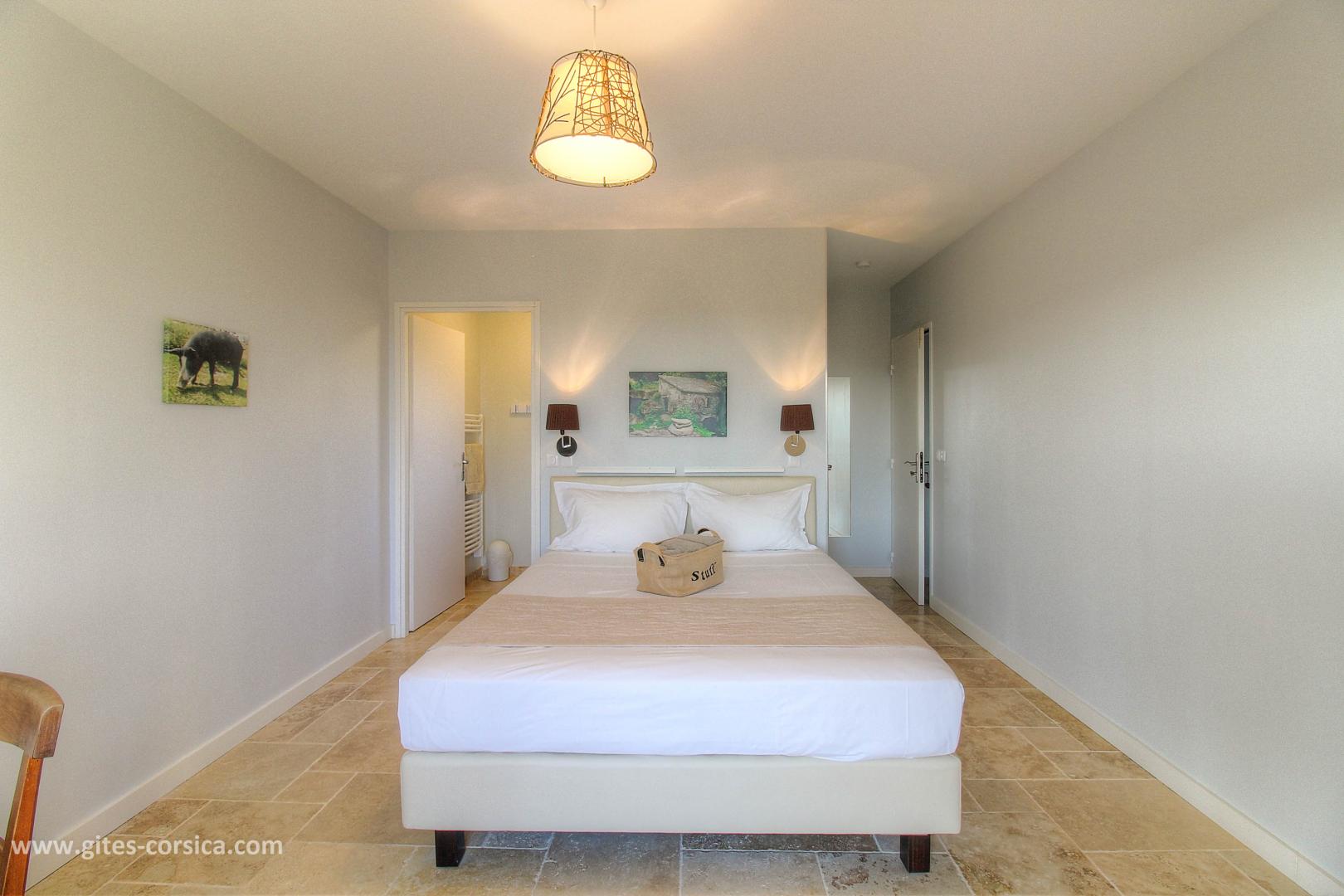 Chambre d'hôtes à Sainte-Lucie de Porto-Vecchio, le Sud Corse : la chambre Punta di l'Ortu photo 26