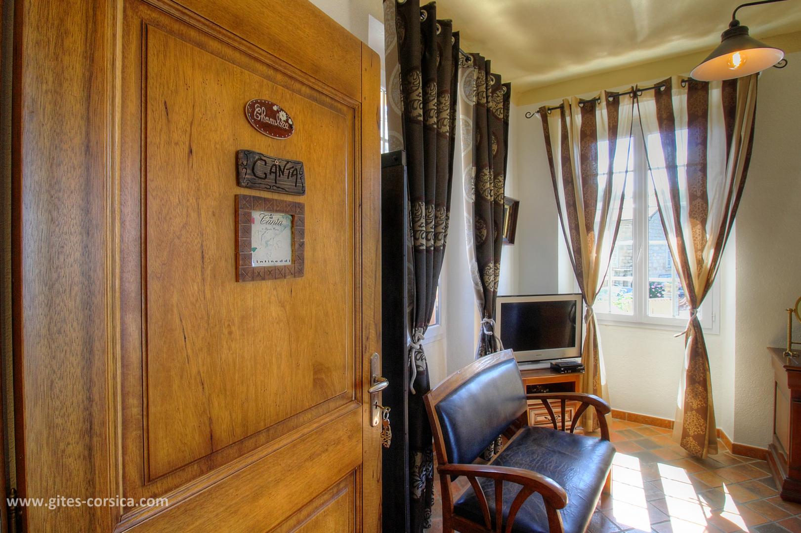 Chambres d'hôtes à Pila Canale, le grand Valinco, en Corse du Sud, labellisé Gîtes de France : la chambre Canta photo 13