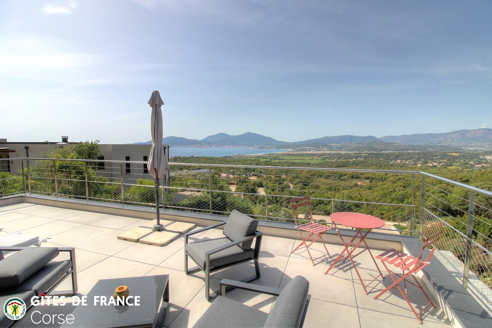 Chambre d'hôtes à Sainte-Lucie de Porto-Vecchio, le Sud Corse :la terrasse de la chambre 3 photo 34
