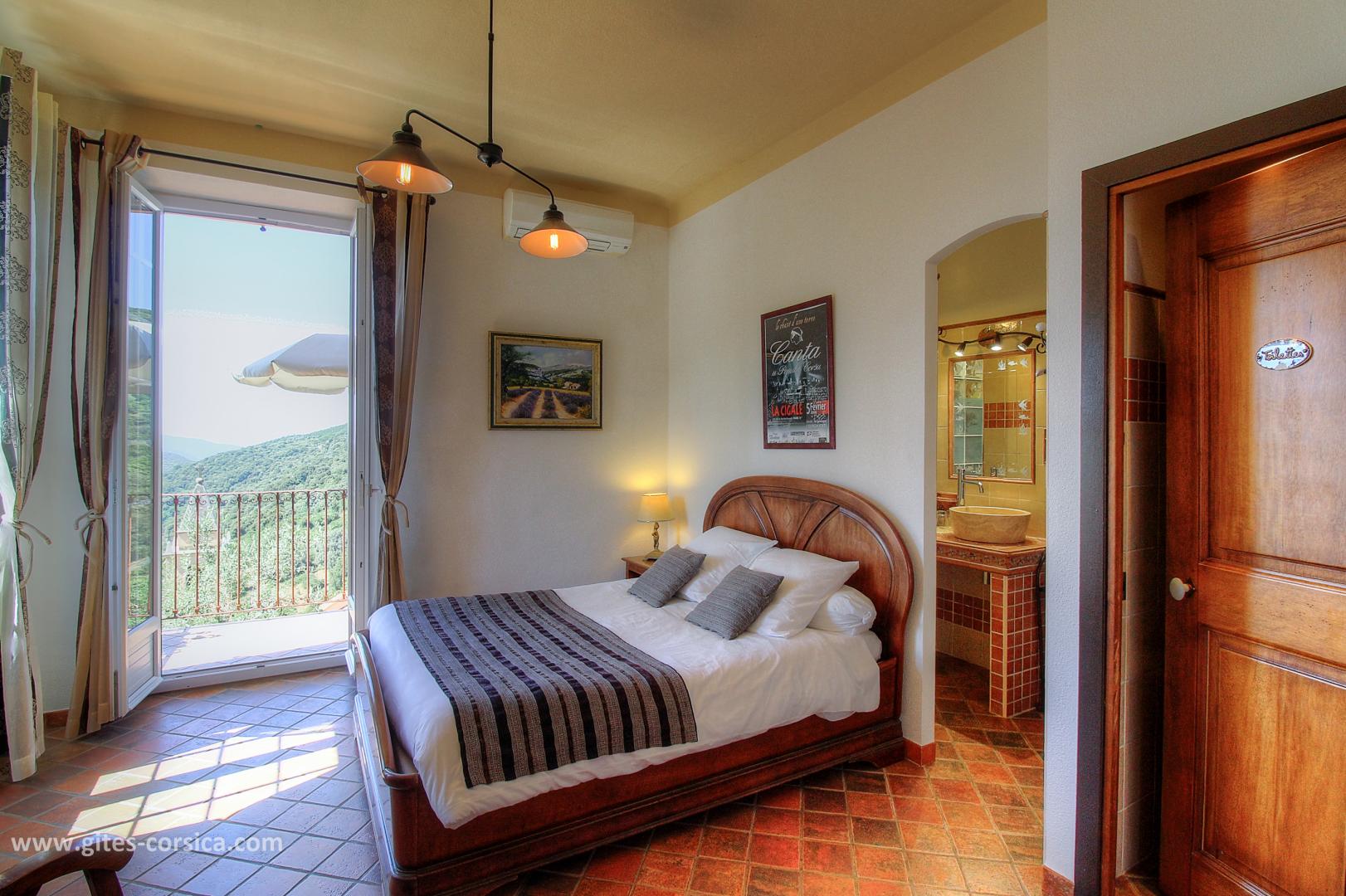 Chambres d'hôtes à Pila Canale, le grand Valinco, en Corse du Sud, labellisé Gîtes de France : la chambre Canta photo 16