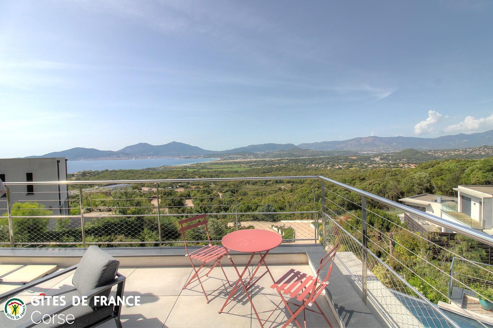 Chambre d'hôtes à Sainte-Lucie de Porto-Vecchio, le Sud Corse :la terrasse de la chambre 3 photo 35