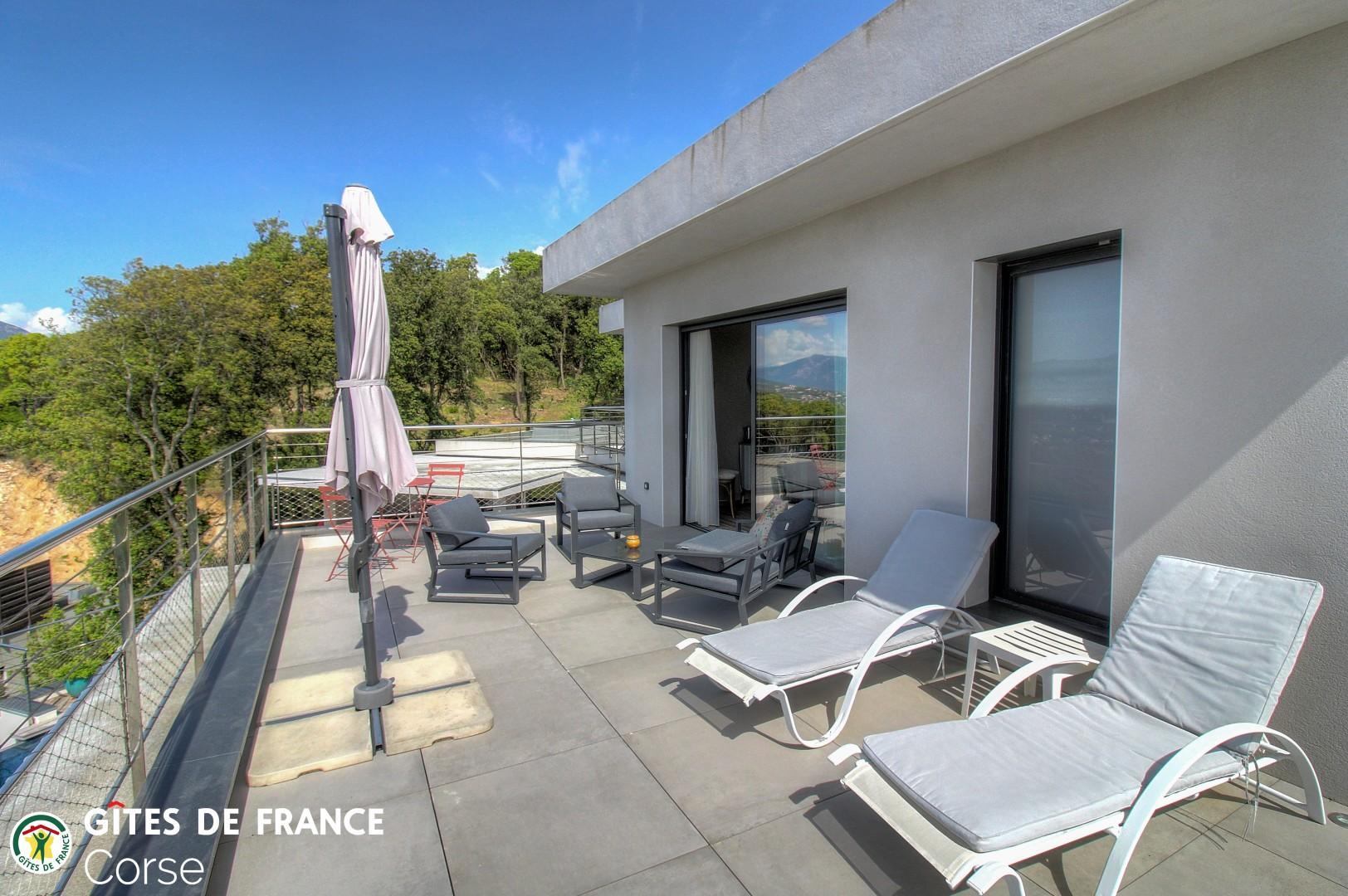 Chambre d'hôtes à Sainte-Lucie de Porto-Vecchio, le Sud Corse :la terrasse de la chambre 3 photo 33