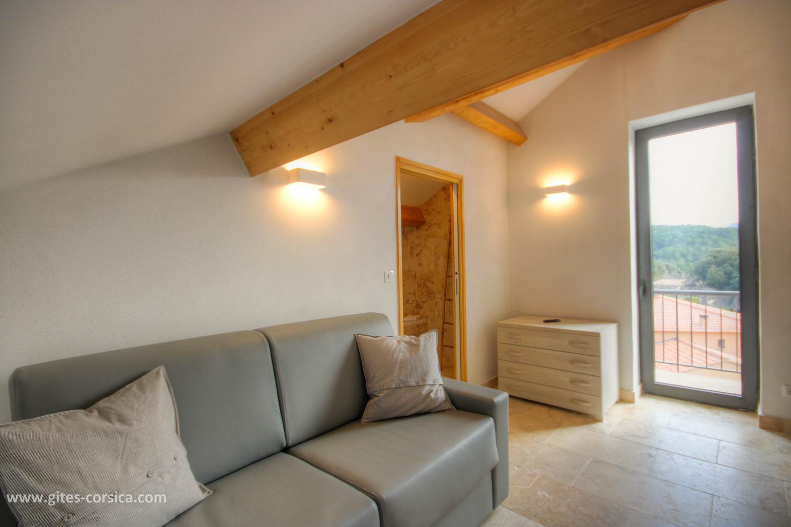 Chambre d'hôtes, San Gavino di Carbini, le sud Corse, labellisée Gîtes de France Corse : la chambre 5, au 2ème étage photo 32
