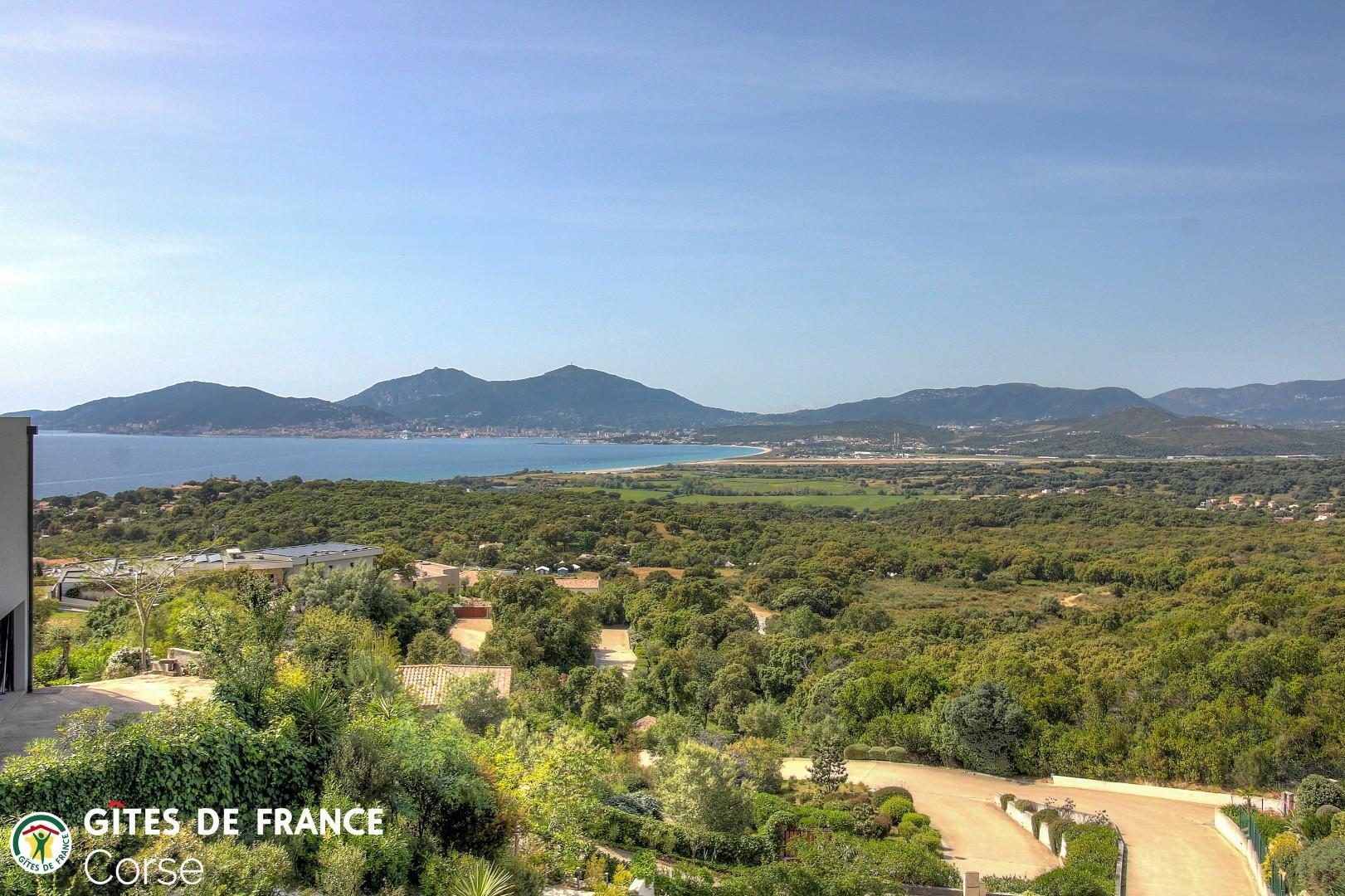 Chambre d'hôtes à Sainte-Lucie de Porto-Vecchio, le Sud Corse :la vue depuis la terrasse de la chambre 3 photo 46