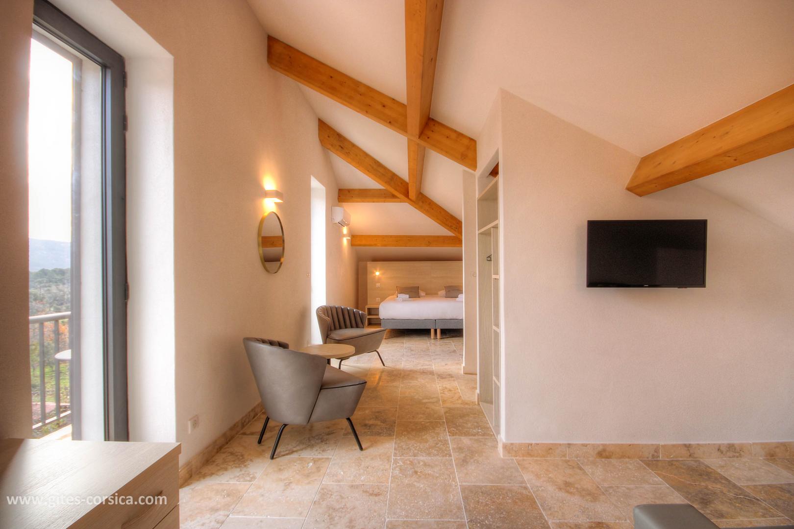 Chambre d'hôtes, San Gavino di Carbini, le sud Corse, labellisée Gîtes de France Corse : la chambre 5, au 2ème étage photo 33