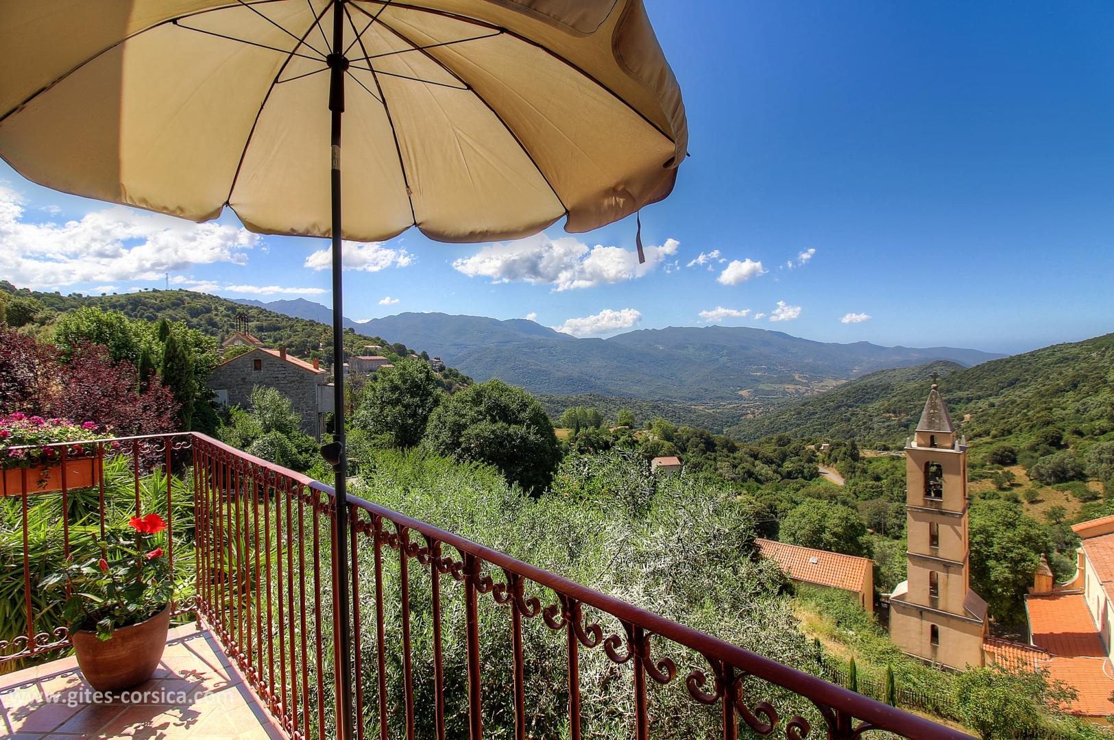 Chambres d'hôtes à Pila Canale, le grand Valinco, en Corse du Sud, labellisé Gîtes de France : la terrasse de la chambre Canta photo 21