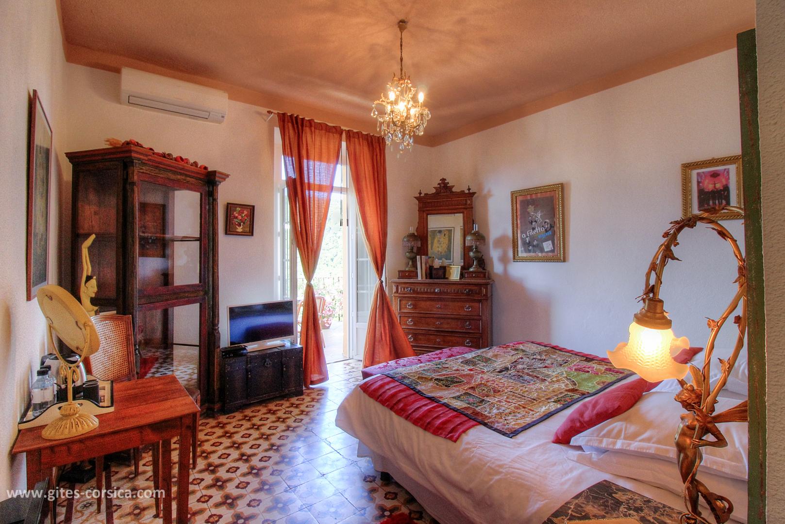 Chambres d'hôtes à Pila Canale, le grand Valinco, en Corse du Sud, labellisé Gîtes de France : la chambre A Filetta photo 25