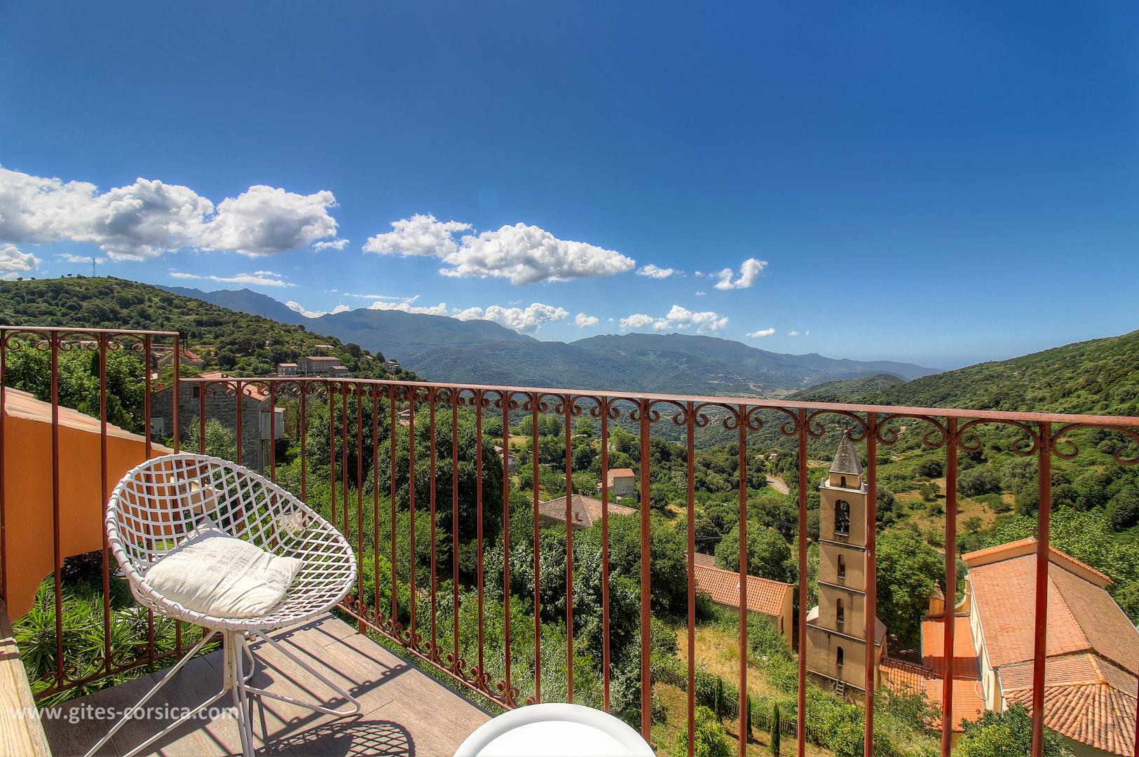 Chambres d'hôtes à Pila Canale, le grand Valinco, en Corse du Sud, labellisé Gîtes de France : la terrasse de la chambre L'alta silenziu photo 45