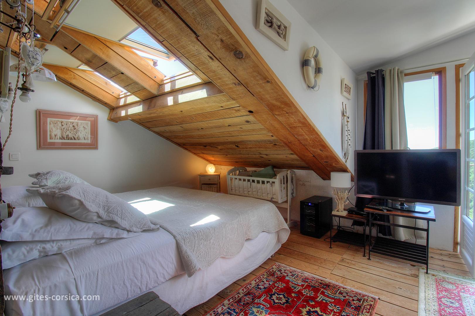 Chambres d'hôtes à Pila Canale, le grand Valinco, en Corse du Sud, labellisé Gîtes de France : la chambre L'alta silenziu photo 36