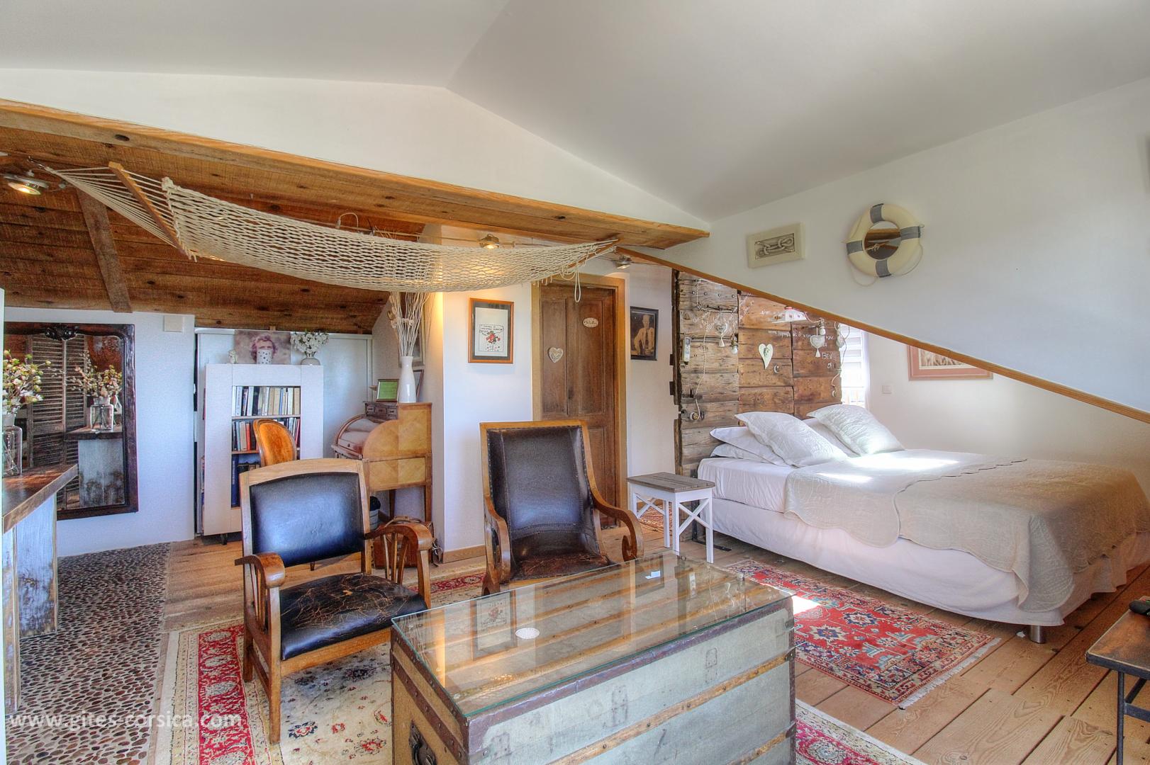Chambres d'hôtes à Pila Canale, le grand Valinco, en Corse du Sud, labellisé Gîtes de France : la chambre L'alta silenziu photo 35